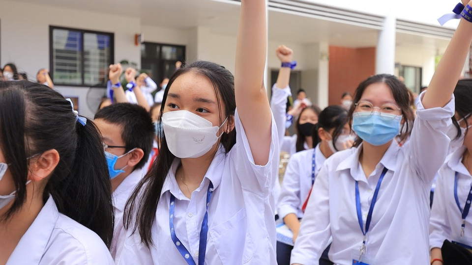 Trong những ngày ôn thi sắp tới, các em quyết tâm sẽ chứng tỏ bản thân để thi vào những ngôi trường mình yêu thích, nỗ lực một thời gian dài để đạt được. (Ảnh: Hoàng Đạt/Vietnam+)