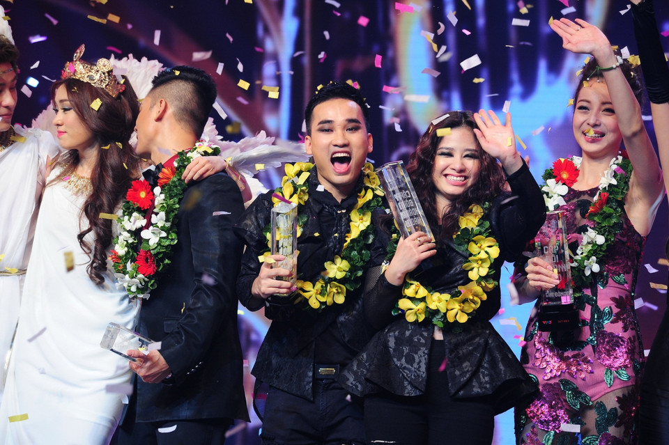 Phút đăng quang của Dương Hoàng Yến-Hà Duy. (Ảnh: BTC)