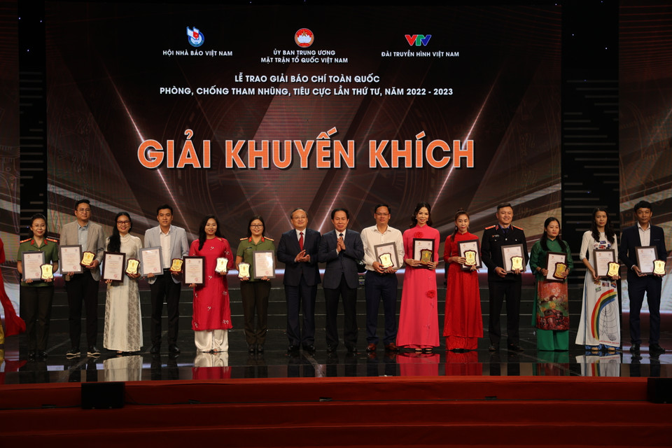 Ở lần tổ chức thứ Tư, Giải Báo chí Toàn quốc Phòng, Chống Tham nhũng, Tiêu cực tiếp tục vinh danh những tác phẩm có chất lượng tốt, tính phát hiện cao, thể hiện sự dấn thân của các nhà báo đồng thời phản ánh toàn diện sự quyết tâm của Đảng, Nhà nước. (Ảnh: Minh Anh/Vietnam+)