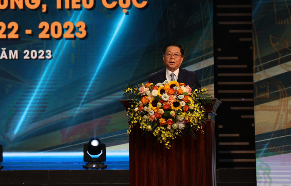 Phát biểu tại Lễ trao giải, Bí Thư Trung ương Đảng Nguyễn Trọng Nghĩa khẳng định giá trị giải thưởng cũng như vai trò của người làm báo thực hiện chủ trương đúng đắn của Đảng và Nhà nước trong công tác phòng chống tham nhũng. (Ảnh: Minh Anh/Vietnam+)