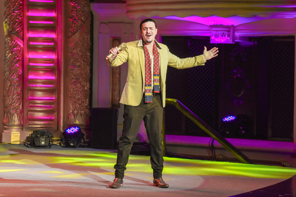 Ca sỹ Pháp David Kenjah cảm thấy vinh dự khi được biểu diễn tại ''thánh đường nghệ thuật'' Nhà hát Lớn. Anh cho hay buổi hòa nhạc ôn lại một số bài hát Pháp chuẩn mực mọi thời đại được khán giả Việt Nam biết đến. Anh cho hay đây sẽ là một buổi hòa nhạc của những khám phá mới, thể hiện đa dạng màu sắc âm nhạc của nước Pháp. (Ảnh: PV/Vietnam+)