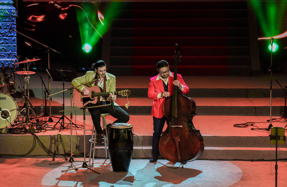 David Kenjah hạnh phúc khi được đại diện cho tiếng nói của đất nước mình tại Việt Nam. ''Trong suốt thời thơ ấu của mình, tôi đã được truyền cảm hứng từ 'nét Pháp' trong âm nhạc. Tôi hy vọng khán giả Việt Nam sẽ cảm động với cách tiếp cận cảm xúc của chương trình,'' anh nói. (Ảnh: PV/Vietnam+)