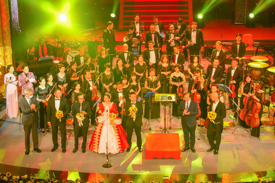 Chương trình nhằm giao lưu văn hóa giữa hai nước Việt-Pháp và phát huy di sản kiến trúc hai nước. Tham dự chương trình có Thứ trưởng Bộ Văn hoá Thể thao và Du lịch Tạ Quang Đông, đại sứ Pháp và đại sứ các nước tại Hà Nội. (Ảnh: PV/Vietnam+)