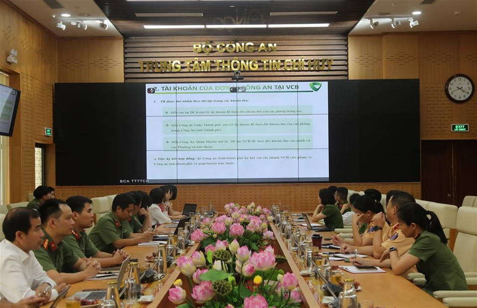 2. Công trình “Công trình số kết nối thanh toán dịch vụ công: Thu phí, lệ phí với Bộ Công An” do Đoàn Khối Doanh nghiệp Trung ương đề xuất; Đoàn thanh niên Ngân hàng Thương mại cổ phần Ngoại thương Việt Nam triển khai. (Ảnh: PV/Vietnam+)