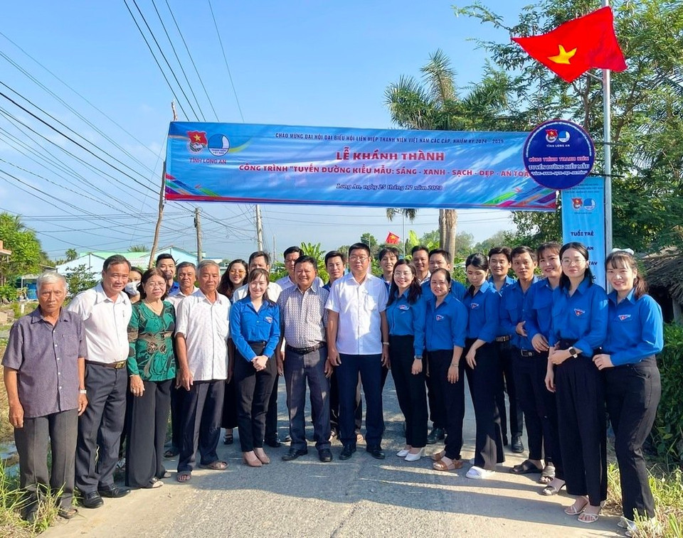 6. Công trình “Đoạn đường kiểu mẫu nông thôn” do Tỉnh đoàn Long An đề xuất, các đơn vị cơ sở Đoàn tỉnh Long An triển khai. (Ảnh: PV/Vietnam+)