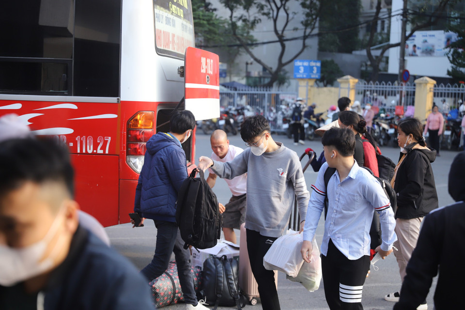 Sinh viên lên kế hoạch về Thủ đô sớm để hạn chế khả năng tắc đường. (Ảnh: PV/Vietnam+)