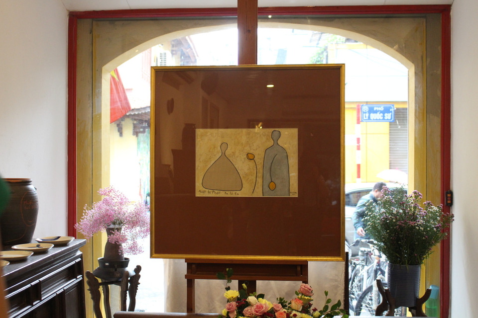 Tất cả gợi lên sự mộc mạc giản dị, hợp với chất thiền tịnh mà ông muốn đưa đến trong tác phẩm của mình. (Ảnh: Minh Anh/Vietnam+)