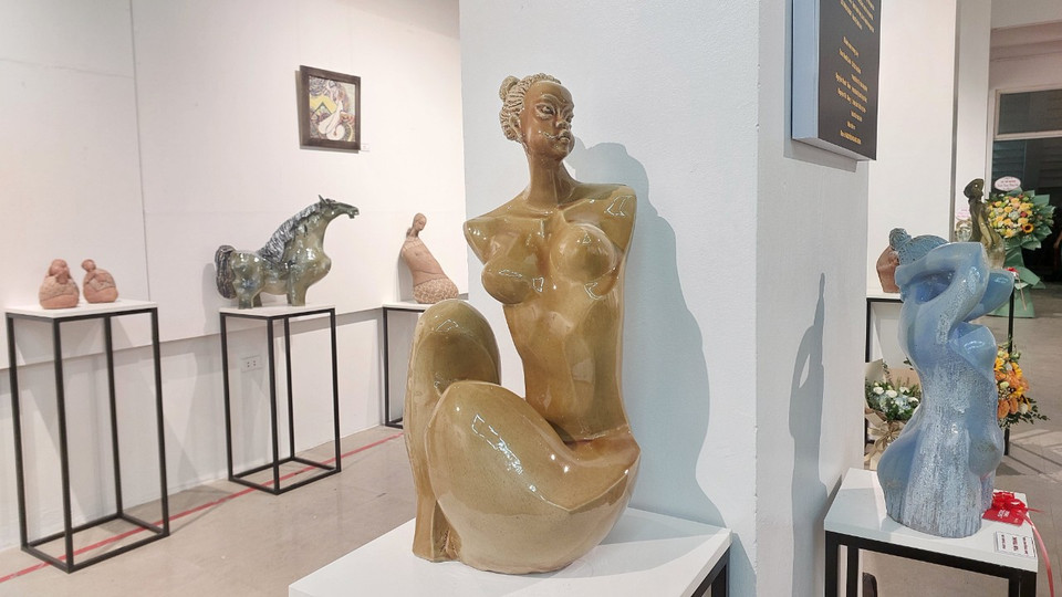 Một góc triển lãm. Sành 2022 kéo dài đến 16/11 tại Đại học Mỹ thuật Công nghiệp, 360 La Thành, Hà Nội. (Ảnh: Minh Thu/Vietnam+)