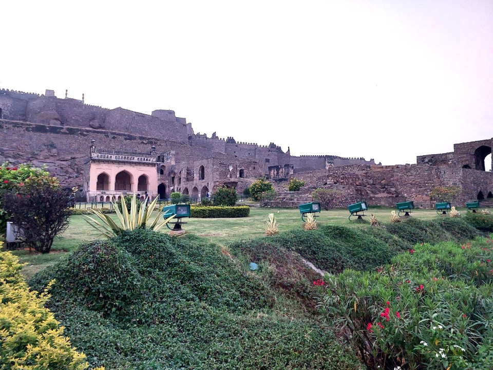 Nằm ở phía Tây của thành phố Hyderabad (thủ phủ của bang Telangana), Pháo đài Golconda là một trong những quần thể pháo đài tráng lệ nhất ở Ấn Độ. Đây là điểm đến thú vị để du khách tìm hiểu về lịch sử quốc gia Nam Á này. (Ảnh: Minh Thu/Vietnam+)