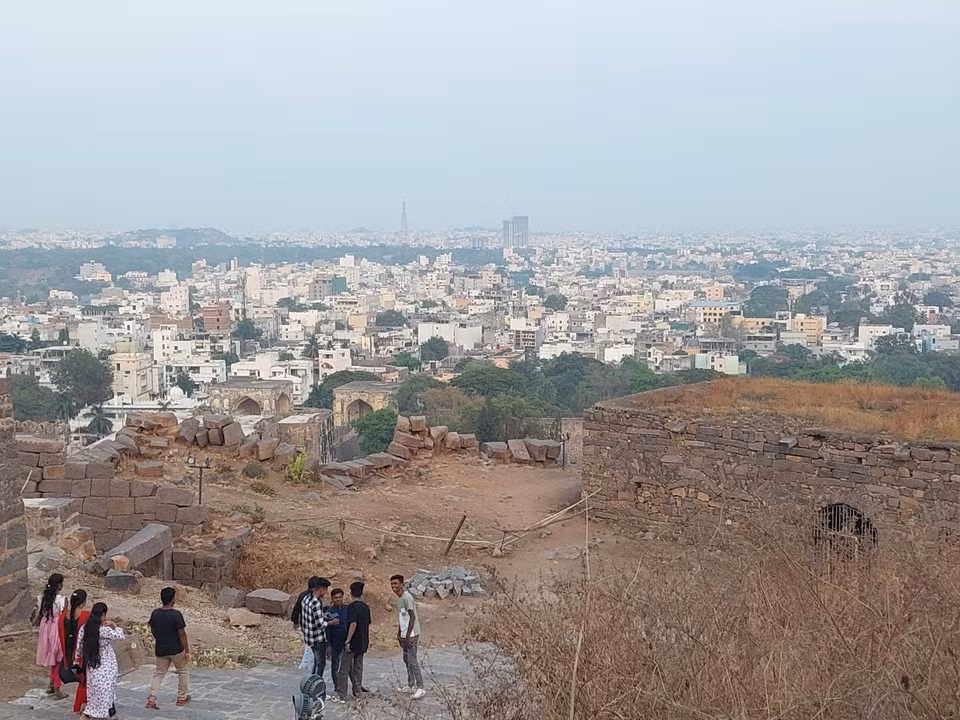 Toàn cảnh thành phố Hyderabad nhìn từ điểm cao nhất của Pháo đài Golconda. (Ảnh: Minh Thu/Vietnam+)