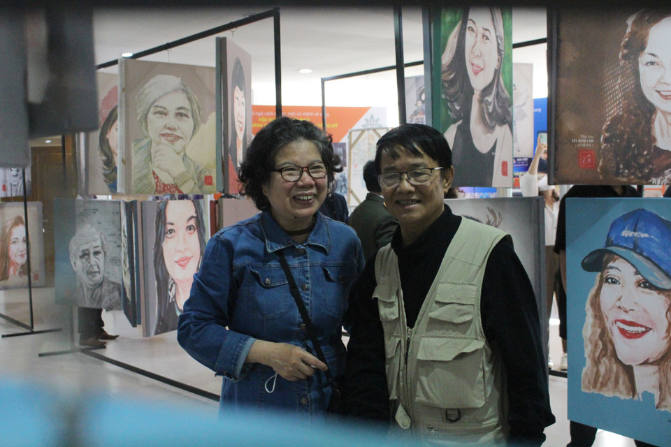 Ông Huỳnh Dũng Nhân (phải) là một nhà báo nổi tiếng tại Việt Nam. Ông nguyên là Phó Chủ tịch Hội Nhà báo Thành phố Hồ Chí Minh và từng giữ nhiều chức vụ khác, có nhiều tác phẩm được đưa vào giảng dạy tại các trường đại học.(Ảnh: Minh Anh/Vietnam+)