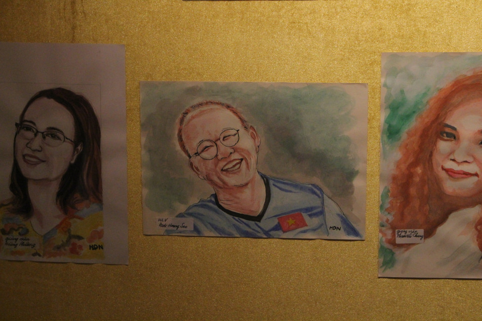 Chân dung huấn luyện viên đội tuyển bóng đá nam Park Hang Seo tại triển lãm. (Ảnh: Minh Anh/Vietnam+)