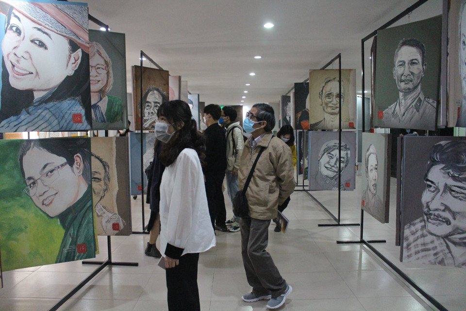 Triển lãm ''Nhà báo vẽ nhà báo'' đang diễn ra tại Bảo tàng Báo chí Việt Nam (Hà Nội) từ ngày 3/3 đến hết 15/3, trưng bày nhiều tranh vẽ của cây bút nổi tiếng Huỳnh Dũng Nhân. (Ảnh: Minh Anh/Vietnam+)
