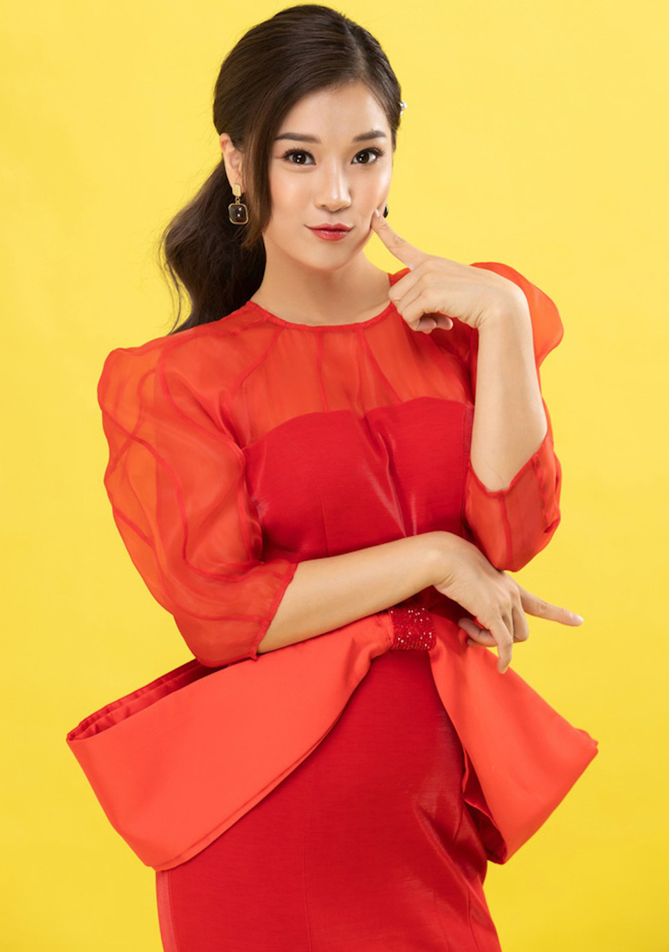 Lựa chọn sắc hồng chủ đạo cho bộ ảnh mùa Valentine, nữ chính của 'Cuốc xe lúc nửa đêm' thể hiện rõ vẻ rạng rỡ, trẻ trung. (Ảnh: CTV/Vietnam+)