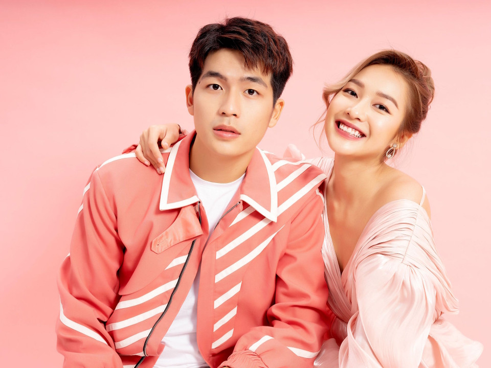 Quốc Anh và Khả Ngân ngọt ngào, tình tứ trong bộ ảnh mùa Valentine, trái với vẻ ngập ngừng, bối rối của mối tình đầu giữa hai nhân vật trong phim. (Ảnh: CTV/Vietnam+)