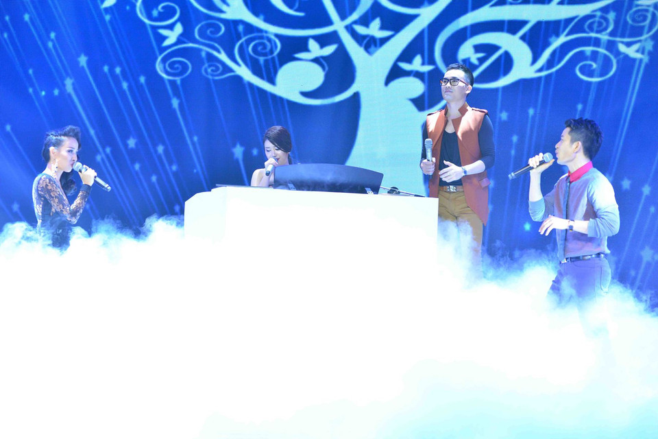 Hai giọng ca kỹ thuật Dương Hoàng Yến-Thảo Trang và hai nhà thiết kế Thuận Việt-Hà Duy ghi điểm với cách chia bè phối ở những quãng cao (Ảnh: BTC)