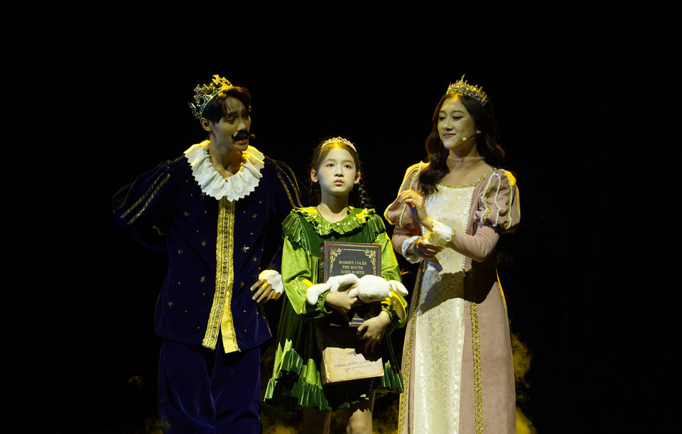 Vở nhạc kịch được lấy cảm hứng từ câu chuyện hoạt hình nổi tiếng dành cho những bạn nhỏ - Câu chuyện về chú chằn tinh Shrek, nàng công chúa Fiona và chú lừa đáng yêu Donkey. (Ảnh: PV/Vietnam+)