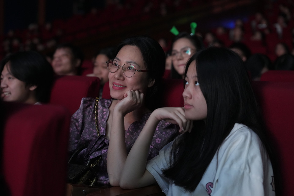 Với nội dung nhân văn sâu sắc, vở nhạc kịch là lựa chọn của nhiều gia đình để tạo sự gắn kết giữa bố mẹ và con cái, cùng nhau tận hưởng những giờ phút giải trí. (Ảnh: PV/Vietnam+)