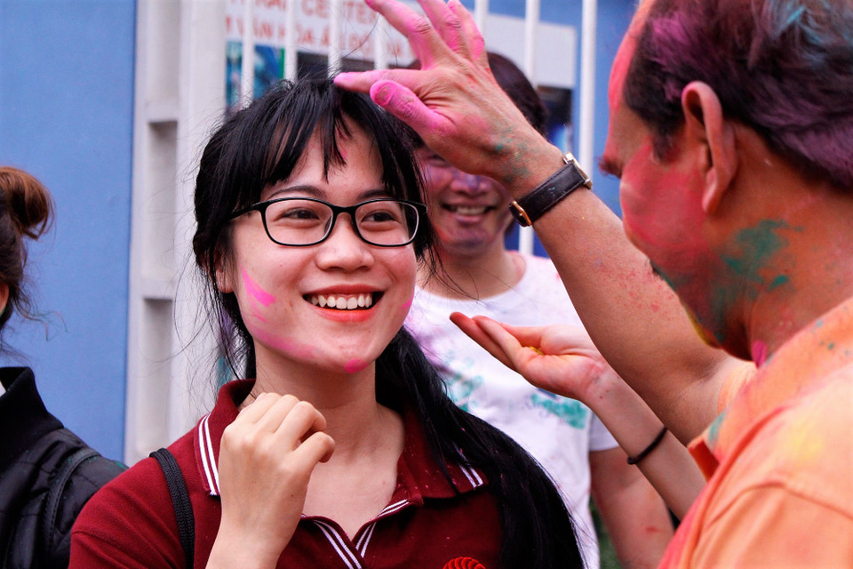 Đây là một trong những lễ hội cổ xưa nhất của người theo đạo Hindu ở Ấn Độ, Nepal; thường được tổ chức vào ngày trăng tròn cuối cùng của tháng Phalguna theo lịch Hindu (khoảng cuối tháng Hai hoặc tháng Ba dương lịch). (Ảnh: Nguyễn Thúy/Vietnam+)