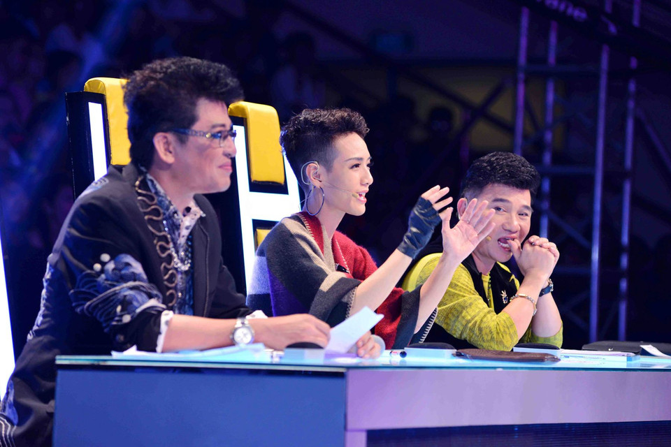 Bộ ba giám khảo hào hứng với phần thi của các cặp thí sinh (Ảnh: BTC)