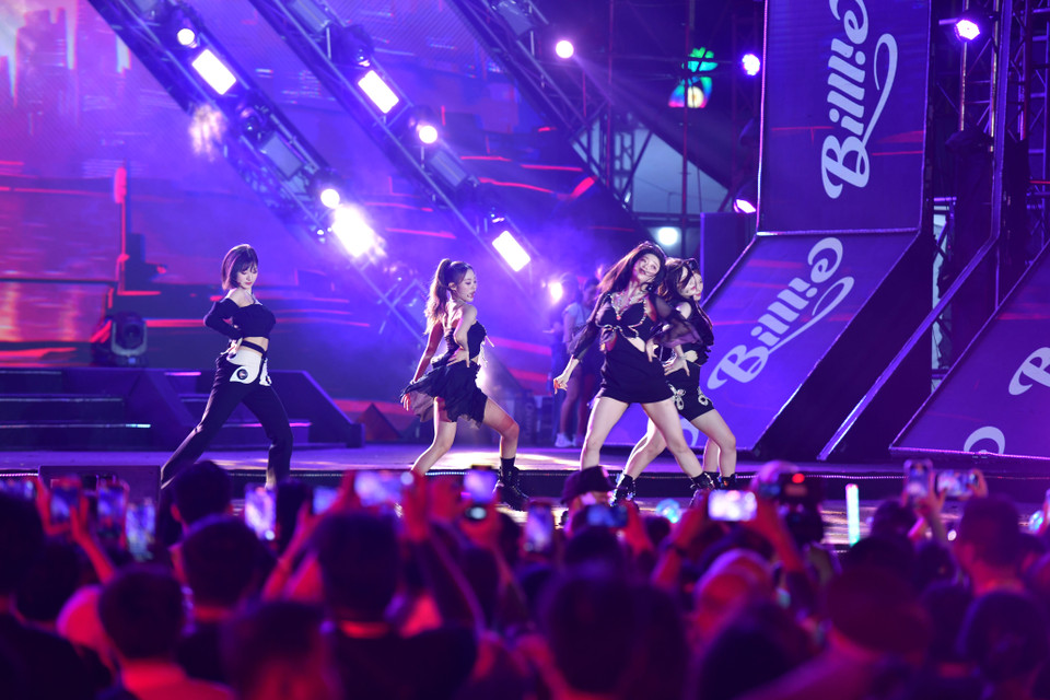 Đáng chú ý không kém là nhóm nhạc nữ Billie - những thần tượng K-Pop trẻ tuổi, ra mắt từ 2021. (Ảnh: BTC)