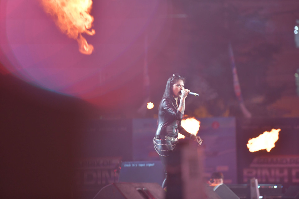 Ở một sắc thái khác, ban nhạc từ Philippones Ketsup Band lại mang đến những màn rock bùng cháy. (Ảnh: BTC)