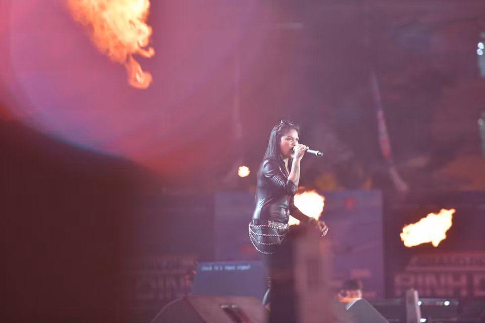 Ở một sắc thái khác, ban nhạc từ Philippones Ketsup Band lại mang đến những màn rock bùng cháy. (Ảnh: BTC)