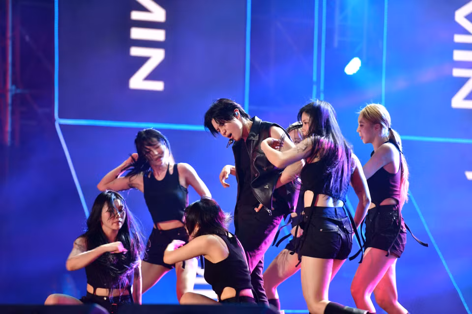 Đáng chú ý nhất là đêm nhạc có sự xuất hiện của ngôi sao Taemin, cựu thành viên nhóm nhạc K-pop SHINee đình đám. Anh được mệnh danh là "cỗ máy nhảy," sở hữu lượng fan riêng khá lớn từ khi còn là thành viên trong nhóm. (Ảnh: BTC)