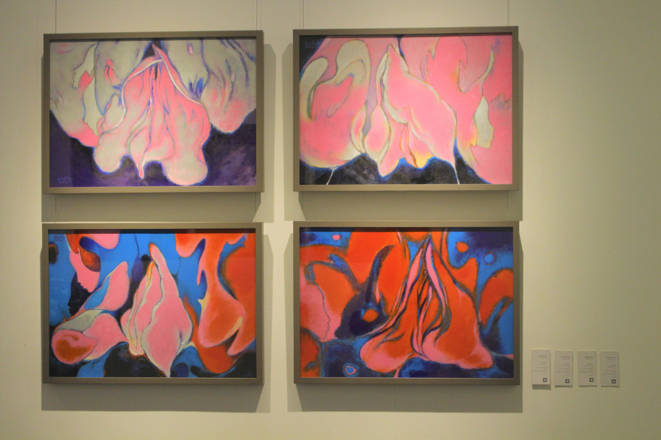 Bộ bốn tranh ''Ngày hồng'' của Vũ Đình Tuấn, chất liệu màu acrylic và toan bồi giấy dó. (Ảnh: Minh Anh/Vietnam+)