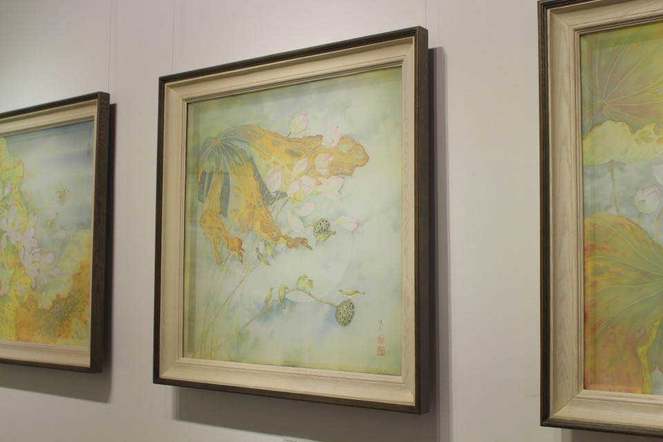 Đó là các chuyên ngành như kiến trúc, quy hoạch, mỹ thuật ứng dụng... Những tác phẩm cũng giúp làm giàu thêm kiến thức thẩm mỹ tạo hình trong quá trình học tập mỹ thuật của sinh viên. (Ảnh: Minh Anh/Vietnam+)