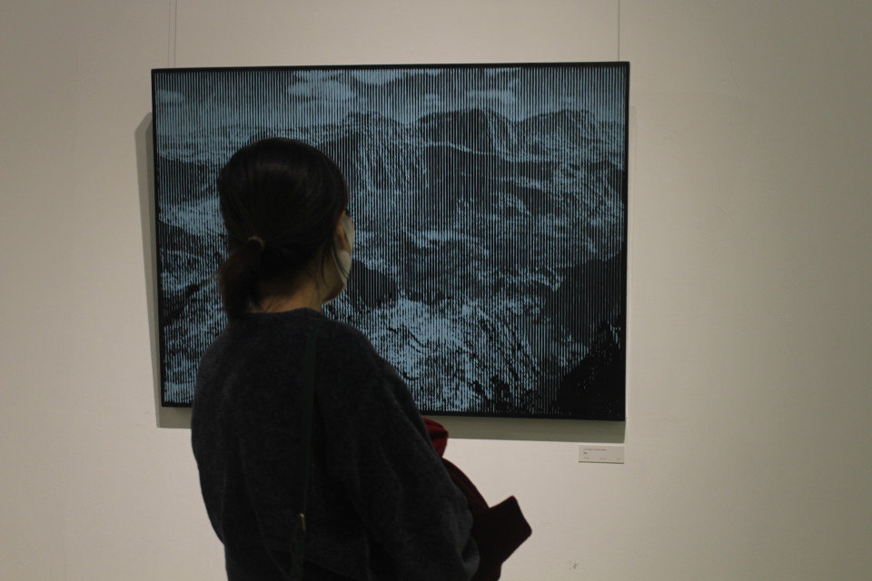 Tác phẩm 'Núi' của Vũ Phạm Trường Minh. (Ảnh: Minh Anh/Vietnam+)