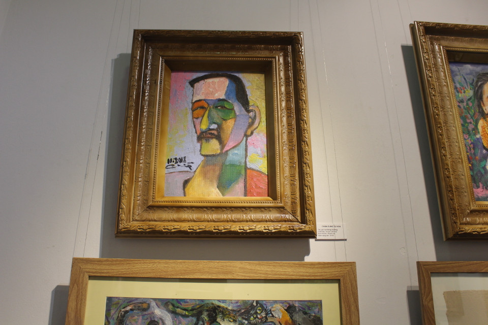 Ở các tác phẩm của họa sỹ Lê Dũng Cường, con người hiện lên qua những nét vẽ tả thực hoặc trừu tượng. Trong hình là bức tự họa mà tác giả vẽ năm 2018. (Ảnh: Minh Anh/Vietnam+)