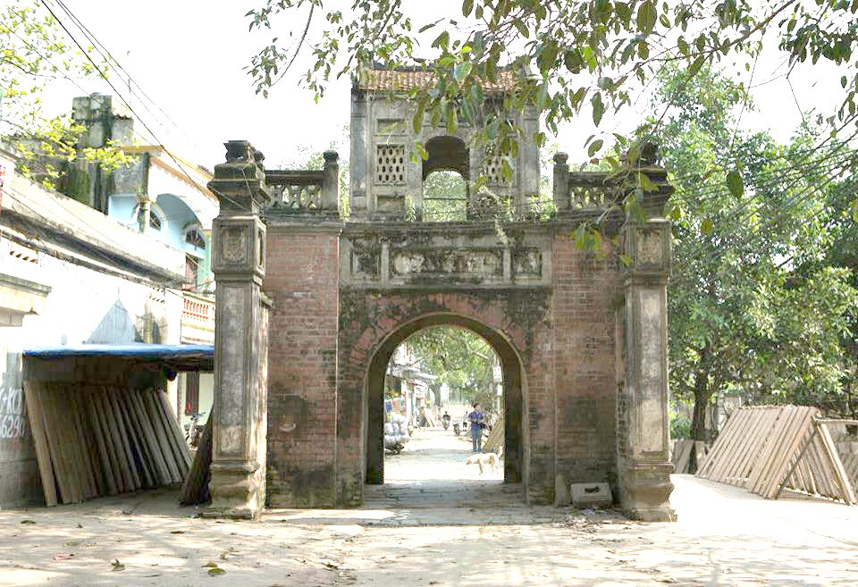 Cổng làng bề thế và cổ kính, là một trong những chiếc cổng đẹp nhất ở vùng hạ và trung lưu sông Cầu. (Ảnh: Mai Hiền/Vietnam+)