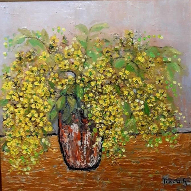 "Bọ Cạp vàng," quốc hoa của Thái Lan, tranh của họa sĩ Nguyễn Tuấn Anh. Ông Phạm Tuấn Long, chủ tịch Quận Hoàn Kiếm chia sẻ, triển lãm giới thiệu cho người dân Thủ đô Hà Nội và người Việt Nam, cũng như bạn bè quốc tế có thêm sự hiểu biết và cảm nhận mới về các loài hoa tiêu biểu của các nước Đông Nam Á. (Ảnh: Minh Thu/Vietnam+)