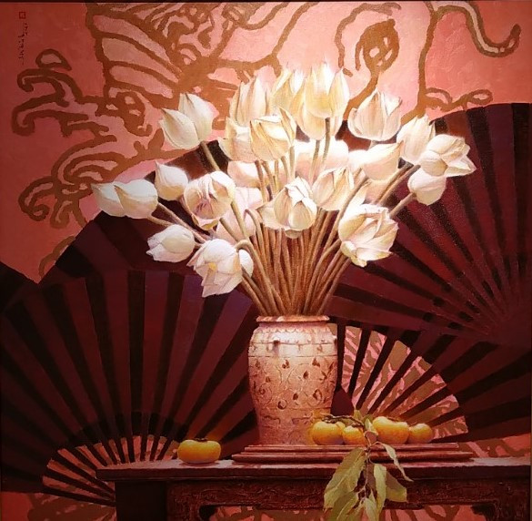 Triển lãm kép giới thiệu quốc hoa các nước ASEAN và các sắc hoa theo mùa của Hà Nội. Phổ biến nhất vẫn là hoa sen, quốc hoa của Việt Nam. Trong ảnh là bức "Sen trắng" của Bùi Duy Khánh. (Ảnh: Minh Thu/Vietnam+)