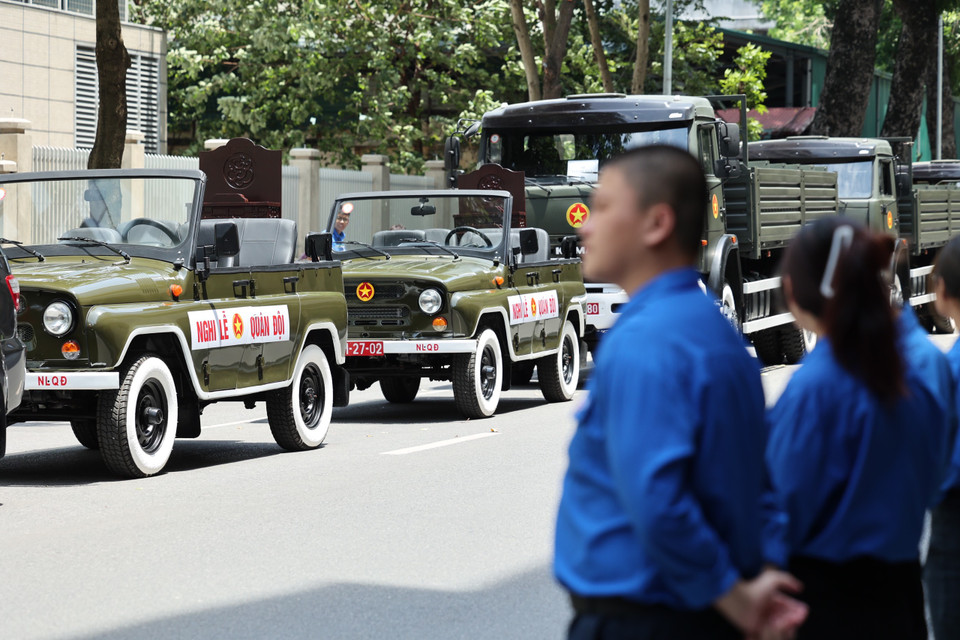 Đoàn xe nghi lễ quân đội đã vào vị trí. (Ảnh: Minh Sơn/Vietnam+)