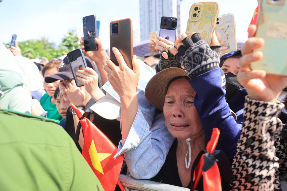 Ai nấy không kìm được nước mắt. (Ảnh: Hoài Nam/Vietnam+)