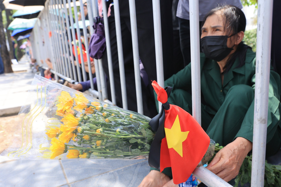 Có nhiều người lớn tuổi, cựu chiến binh cũng có mặt tại đây. (Ảnh: Hoài Nam/Vietnam+)