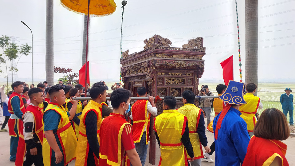 Đây là những giá trị tinh thần của một vùng đất cổ chứa đựng nhiều giá trị lịch sử, văn hóa, là một trong những điểm đến nằm trong tua du lịch về nguồn của ba tỉnh Phú Thọ-Lào Cai-Yên Bái, ôn lại truyền thống đấu tranh giữ nước, dựng nước của dân tộc và thể hiện đạo lý “uống nước nhớ nguồn” của dân tộc Việt Nam. (Ảnh: Minh Thu/Vietnam+)