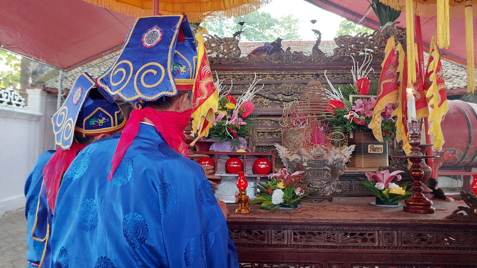  Hội Phết Hiền Quan được duy trì hơn ngàn năm qua, kể cả những năm tháng đất nước còn chiến tranh. Lễ hội nhằm tôn vinh, thể hiện tinh thần thượng võ, tưởng nhớ công lao to lớn của nữ tướng Thiều Hoa cùng các tướng lĩnh, nghĩa quân của bà, qua đó giáo dục lòng yêu nước, tự hào, tự tôn dân tộc và truyền thống bất khuất của dân tộc trong công cuộc dựng nước, giữ nước. (Ảnh: Minh Thu/Vietnam+)