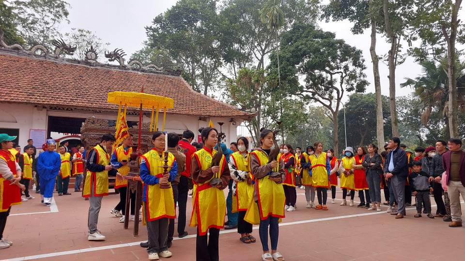 Để phát huy giá trị truyền thống, tinh thần thượng võ, Ban tổ chức và cấp có thẩm quyền cần phải nghiêm túc bàn bạc, có phương án tuyên truyền, vận động nhân dân và du khách chấp hành tốt các quy định; tổ chức lễ hội thật chặt chẽ, bảo đảm ngăn ngừa hành vi phản cảm đồng thời phát huy, lan tỏa giá trị độc đáo. (Ảnh: Minh Thu/Vietnam+) 