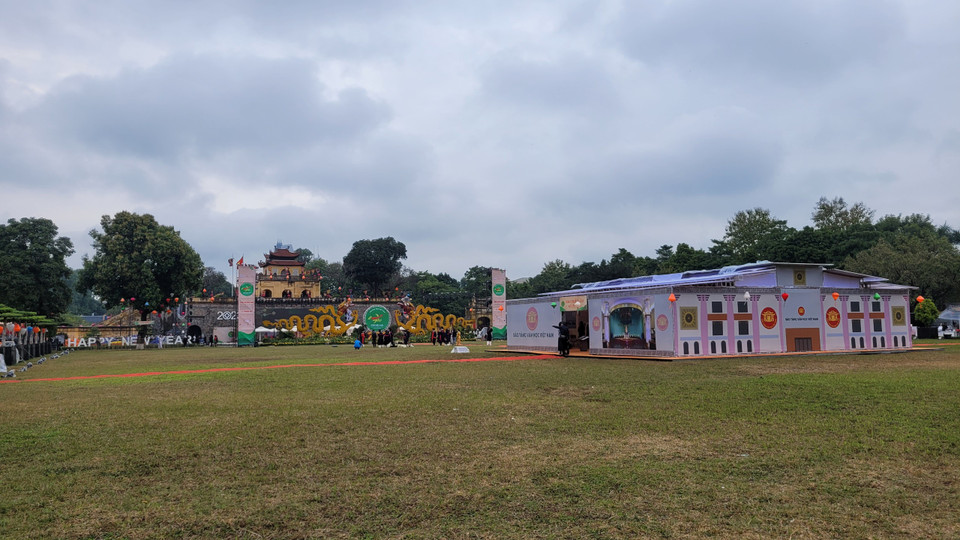 Tại Hà Nội, sự kiện sẽ diễn ra tại khu vực Đoan Môn, Hoàng thành Thăng Long từ 19 đến 21 giờ, mang đến các tiết mục ngâm thơ đặc sắc, truyền đi những thông điệp nhân văn, tốt đẹp. (Ảnh: Minh Anh/Vietnam+)