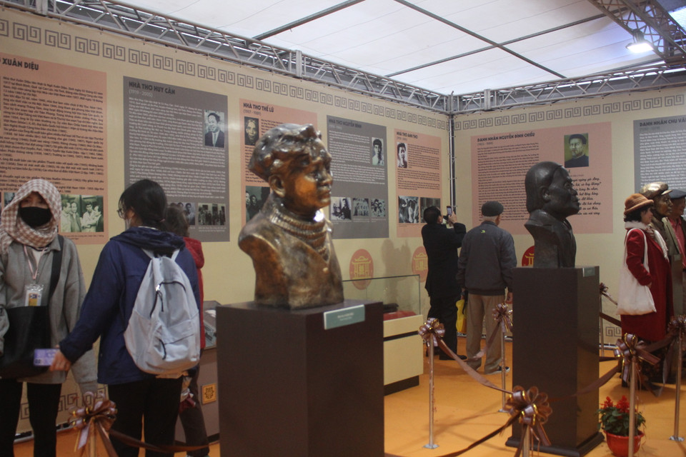 Sau 3 năm bị gián đoạn, không thể tổ chức tập trung vì COVID-19, Ngày thơ Việt Nam 2023 trở lại với chủ đề ''Nhịp điệu mới'' với khí thế và niềm tin phục hồi trên mọi mặt, hướng đến những điều tốt đẹp trong cuộc sống. (Ảnh: Minh Anh/Vietnam+)