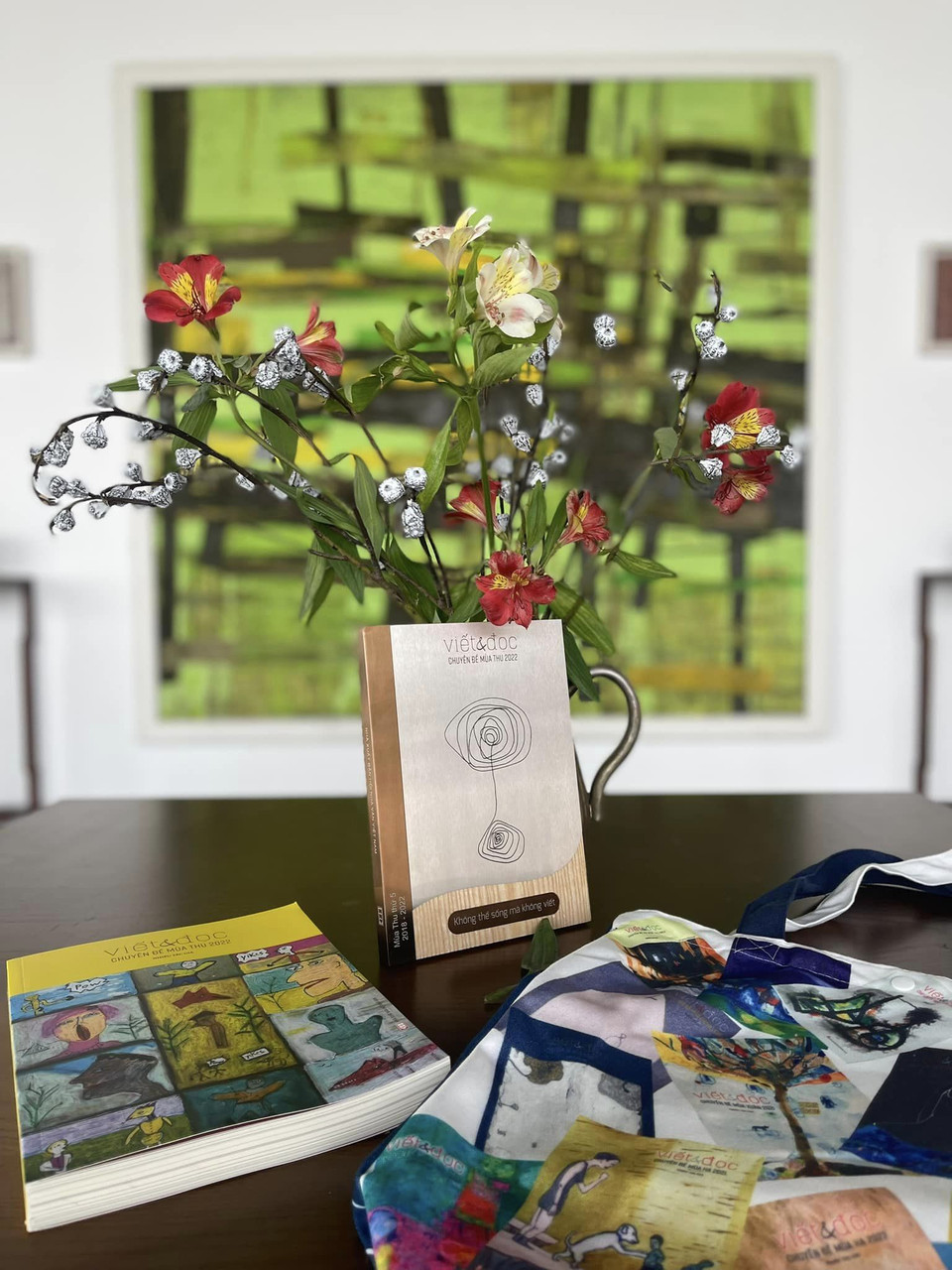 Chuyên đề Viết và đọc là ấn phẩm đặc biệt của Hội Nhà văn Việt Nam. (Ảnh: Phạm Hà Hải)