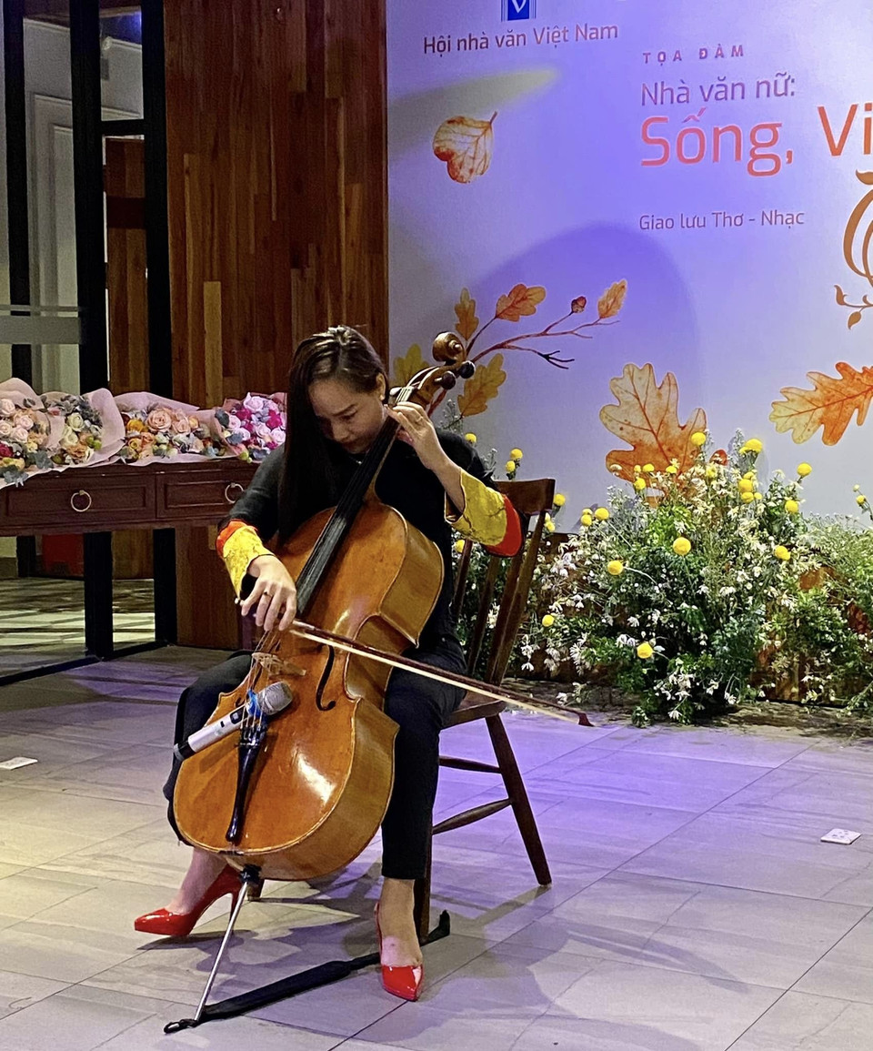 Nghệ sỹ cello Đinh Hoài Xuân. (Ảnh: PV/Vietnam+)