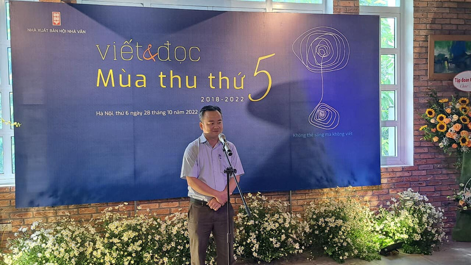 Tiến sỹ ngôn ngữ học Đỗ Anh Vũ là người có nhiều đóng góp cho ấn phẩm. (Ảnh: PV/Vietnam+)