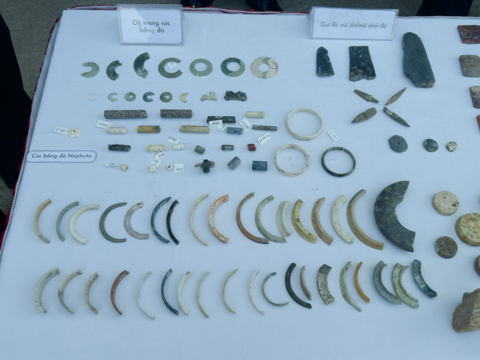 Hiện vật đồ trang sức. (Ảnh: Phương Anh/Vietnam+)