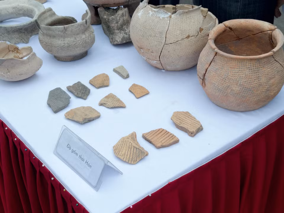 Đồ gốm thời Hán. (Ảnh: Phương Anh/Vietnam+)