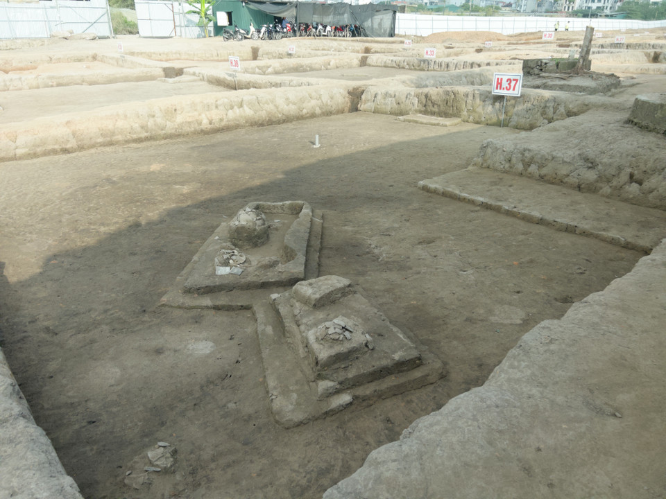 Đây là phát hiện rất quan trọng trong lịch sử nghiên cứu thời đại Kim khí ở phía Bắc Việt Nam, giúp chúng ta có những hiểu biết rõ hơn về cách thức xử lý các không gian cư trú nhằm ứng phó với những hiểm nguy từ môi trường tự nhiên cũng như xã hội cổ đại. (Ảnh: Phương Anh/Vietnam+)