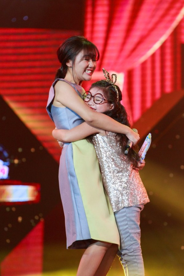 Ca sỹ trẻ chia sẻ niềm vui với Trang Thư - "Thí sinh trình diễn ấn tượng nhất" mùa giải này